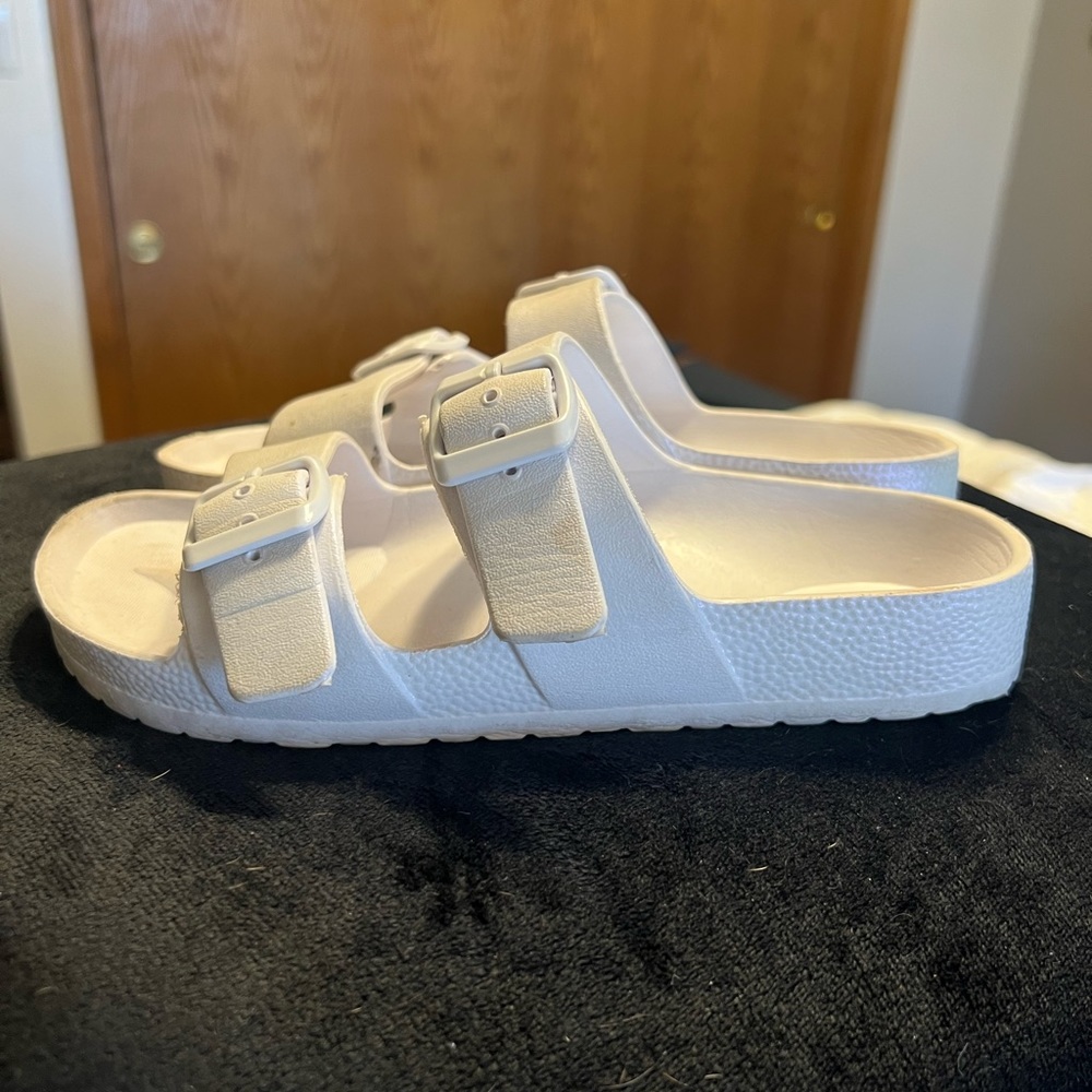 Cat snd Jack White Sandals